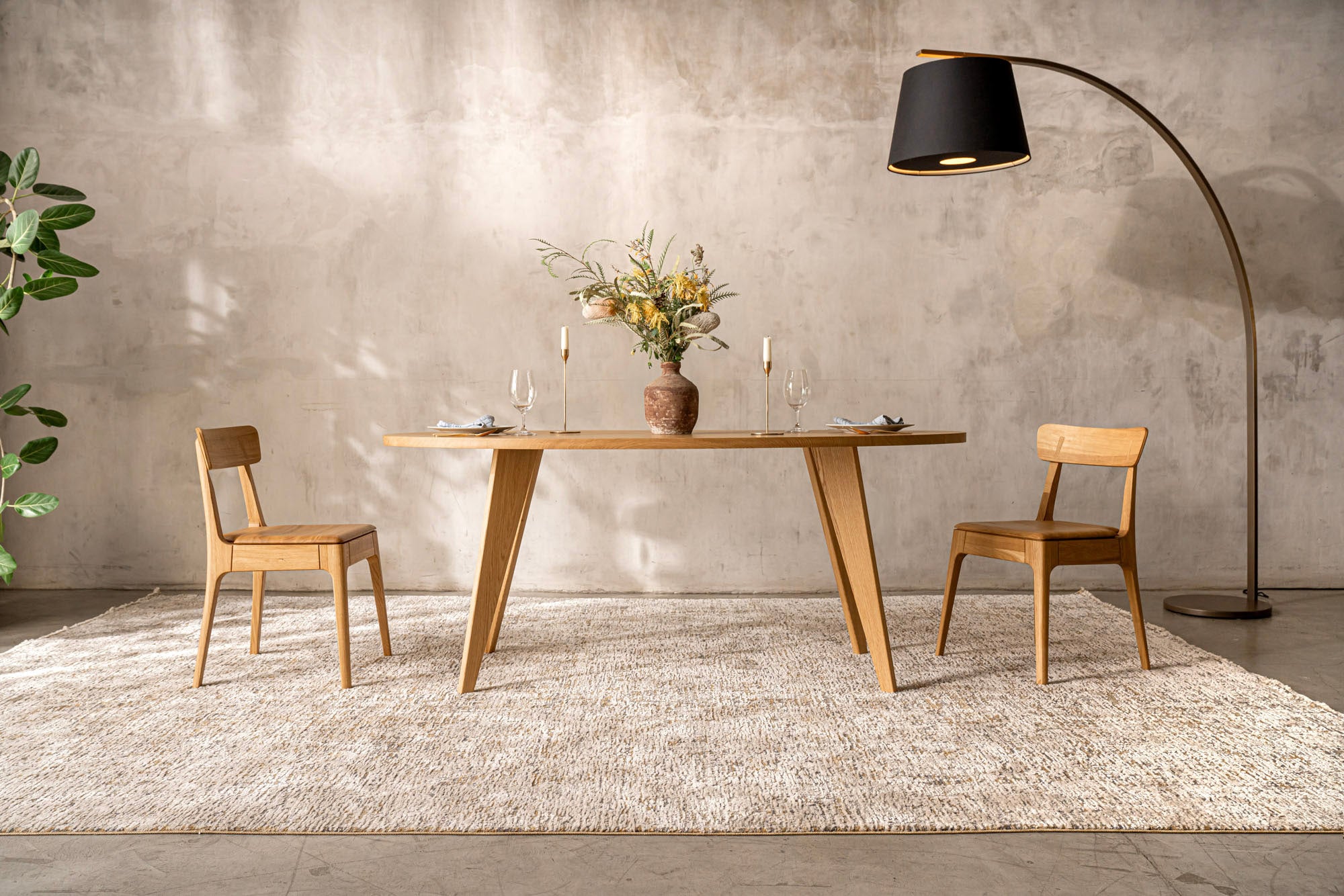 AMBER Oval | Dining Table