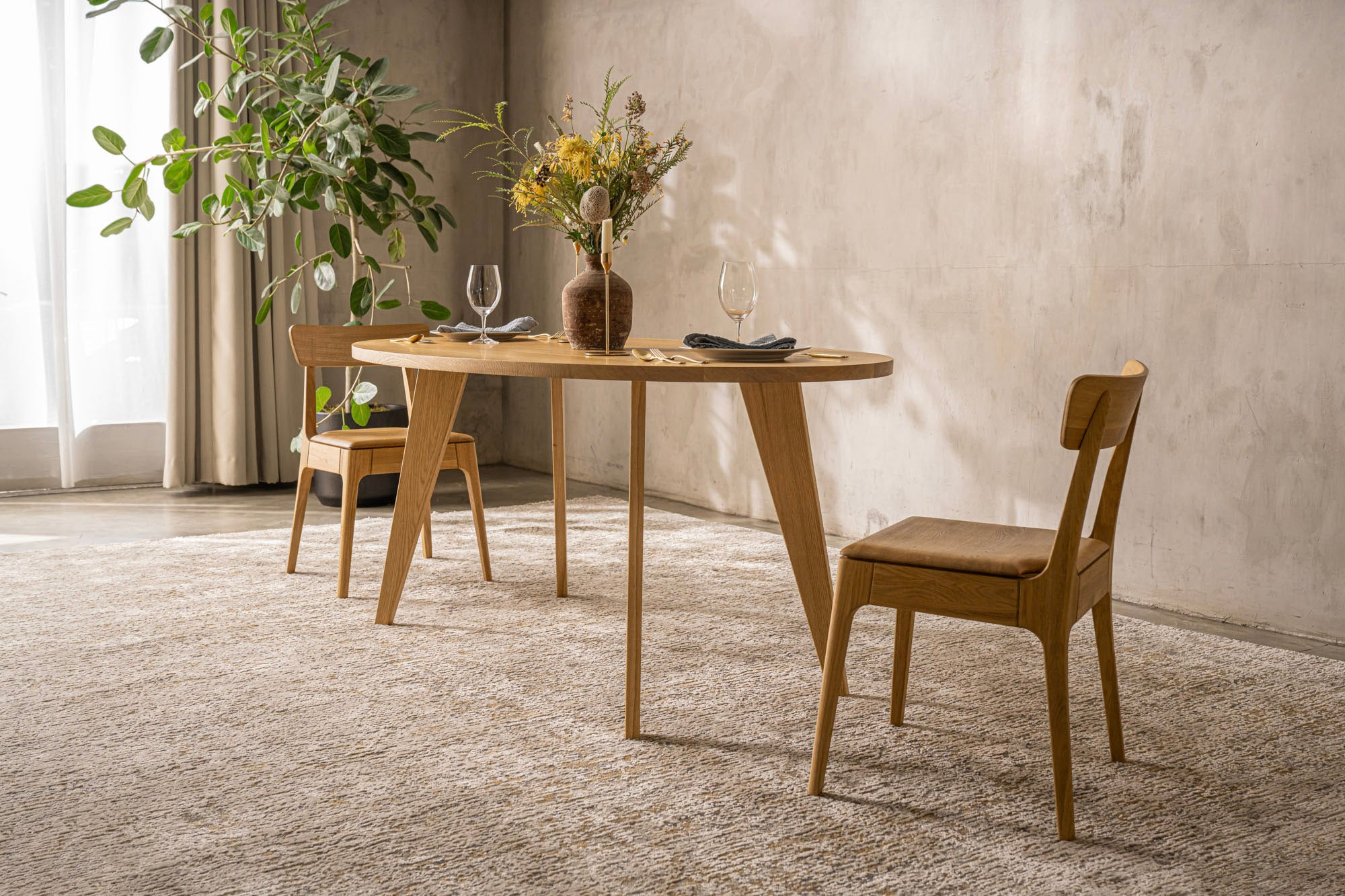 AMBER Oval | Dining Table