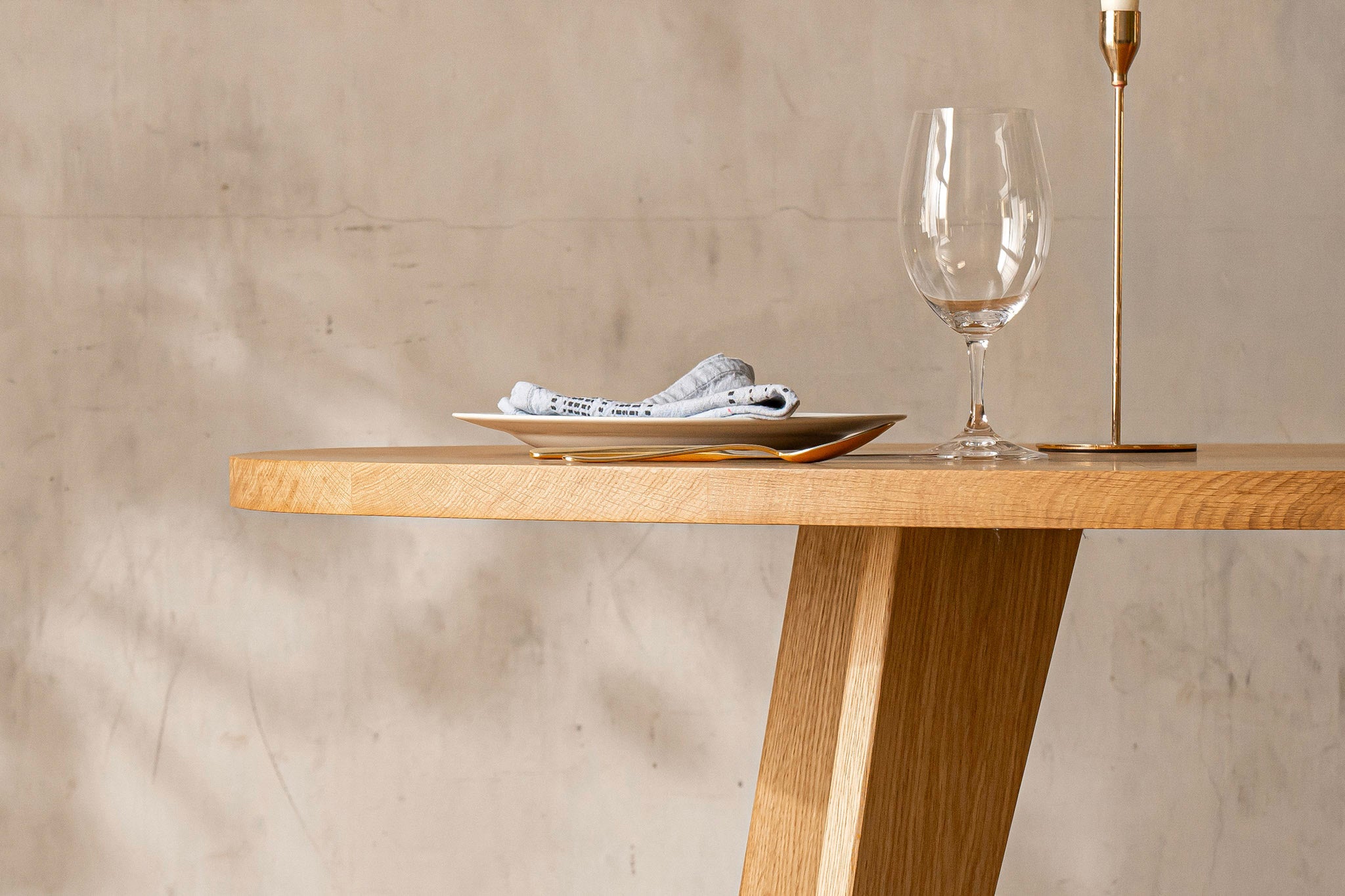 AMBER Oval | Dining Table