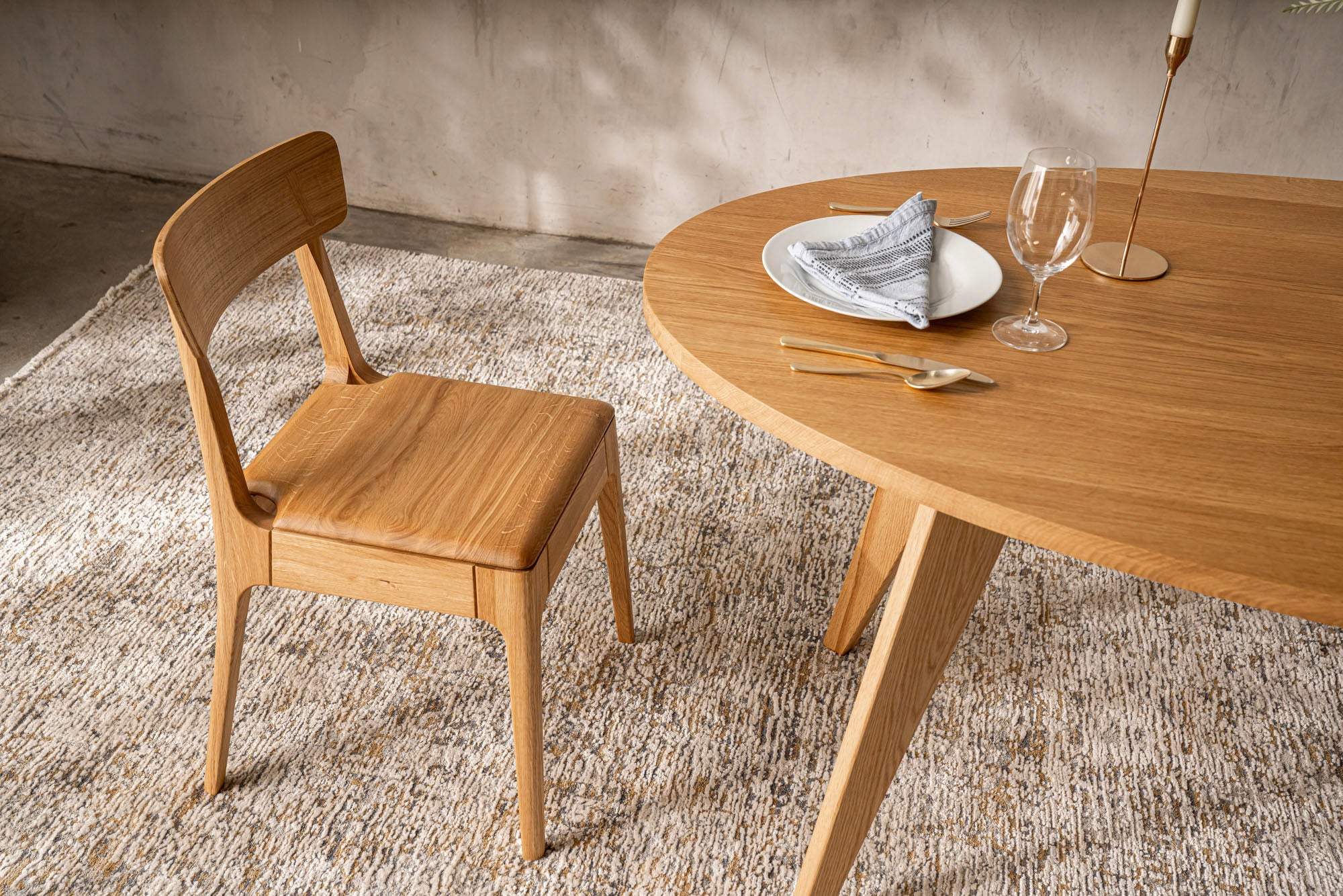 AMBER Oval | Dining Table