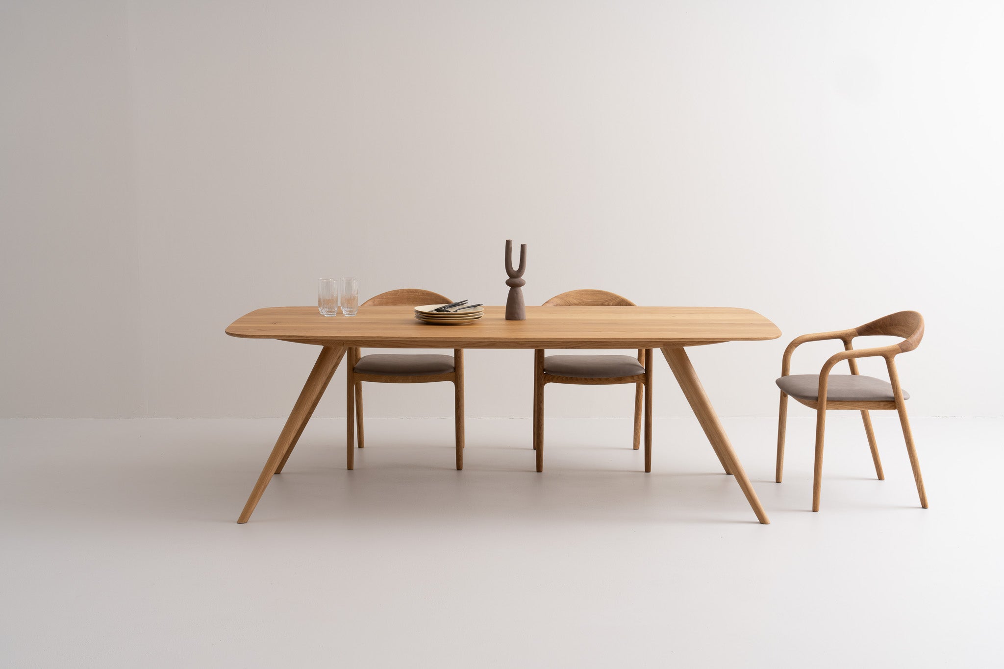 TAVI Dining Table image 2