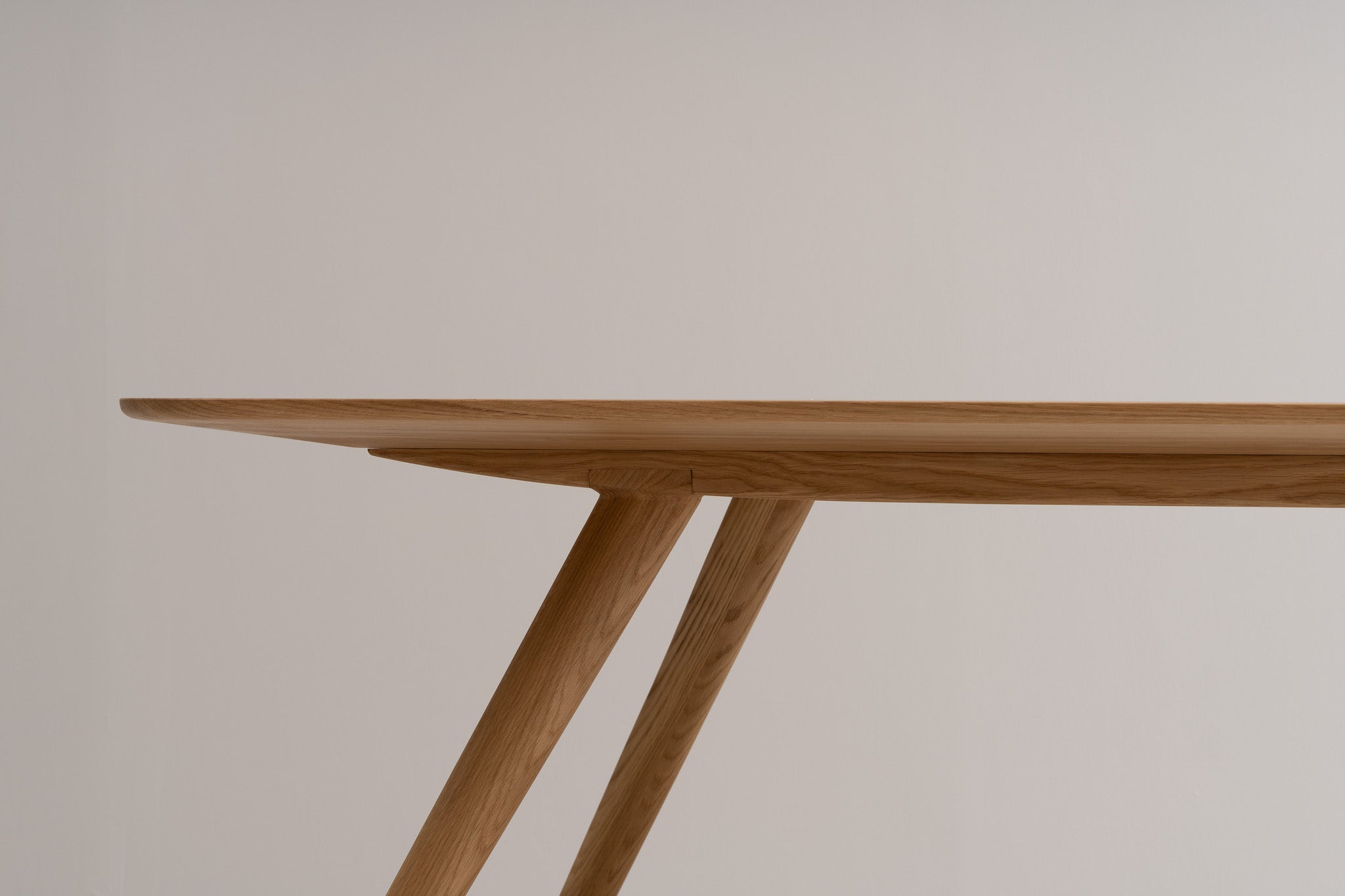 TAVI Dining Table image 5