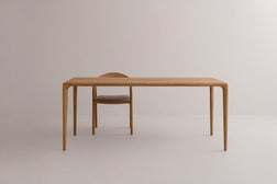 LÜNA Dining Table