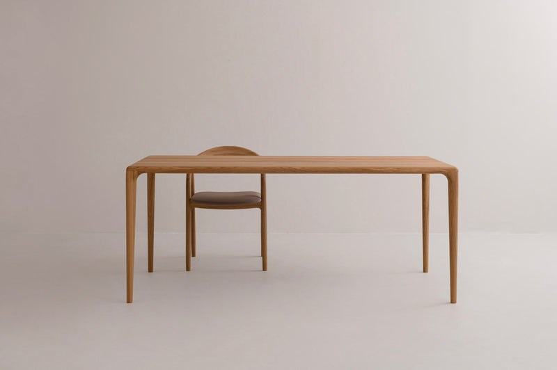 LÜNA Dining Table