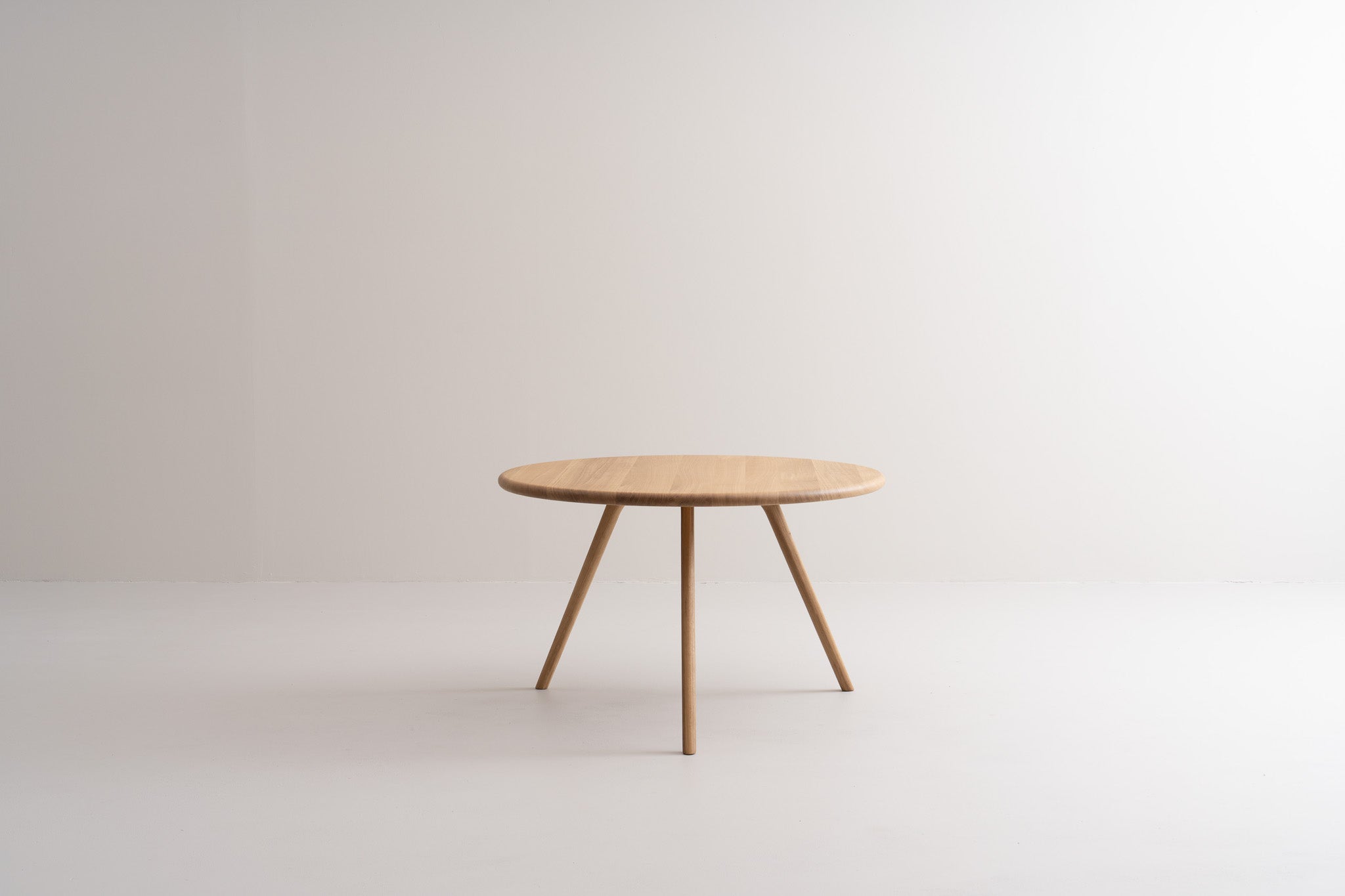 ARLEN Round Dining Tables image 1