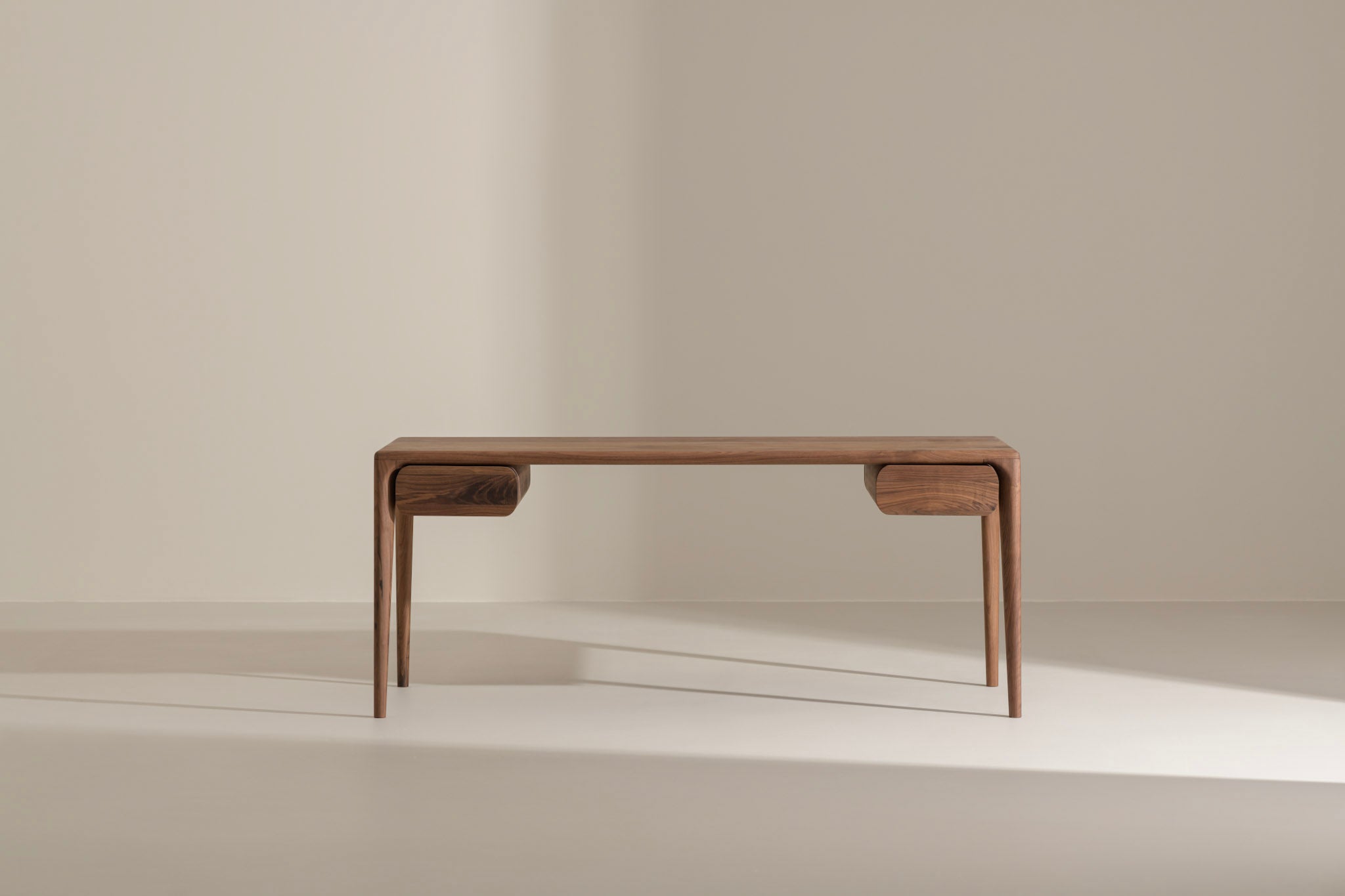 LÜNA Bureau image 1