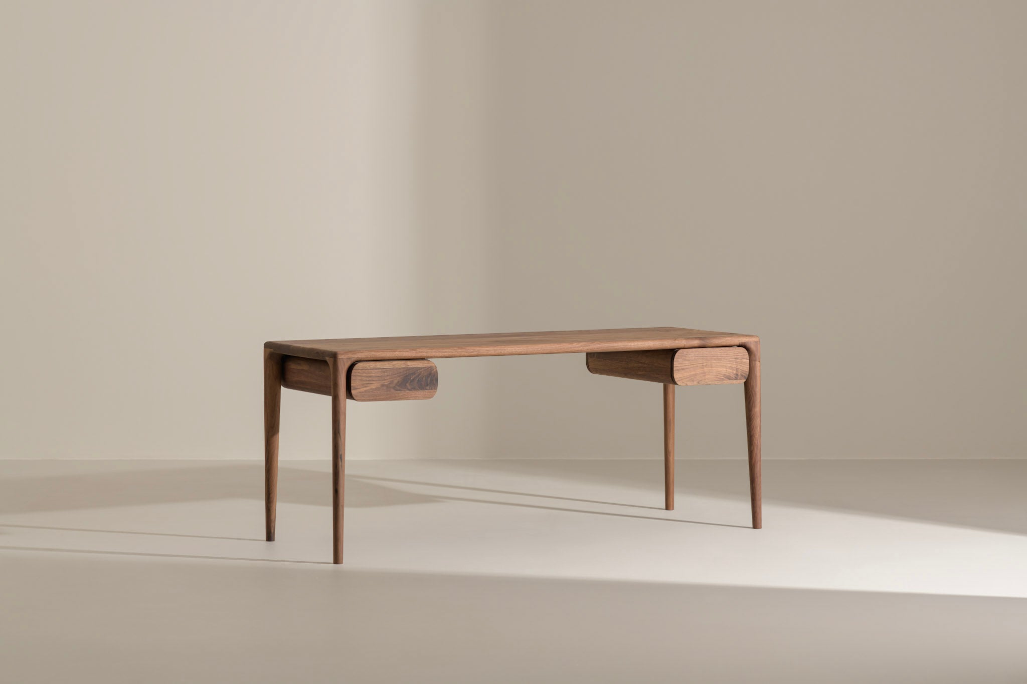 LÜNA Bureau image 2