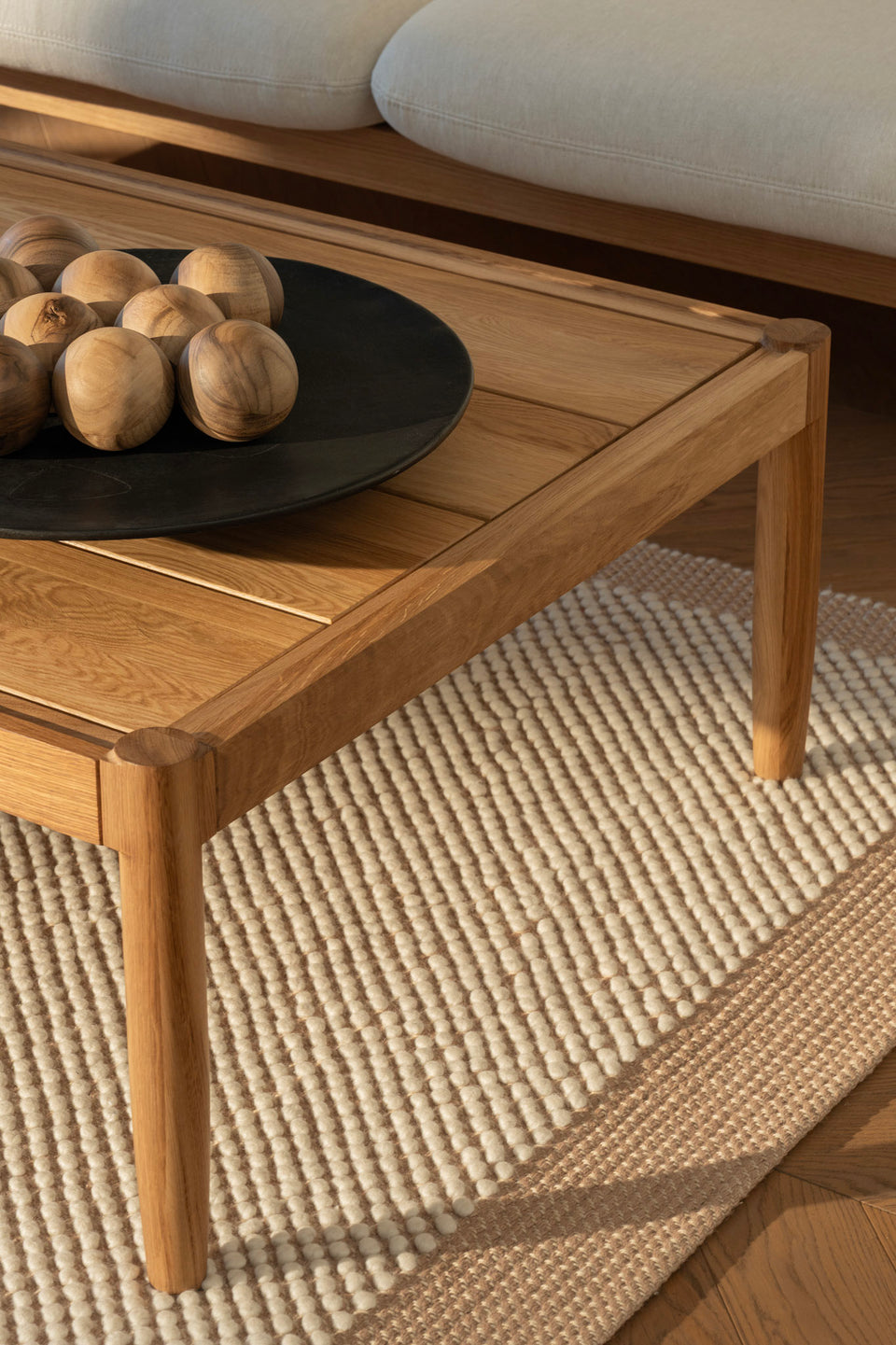 Robust frame engineered for everyday use, indoors or outdoors.