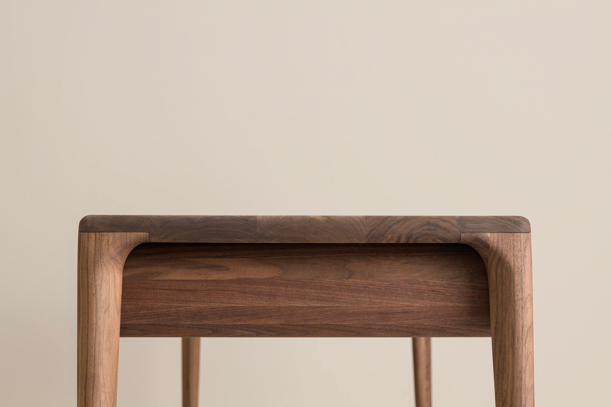 LÜNA Bureau image 3