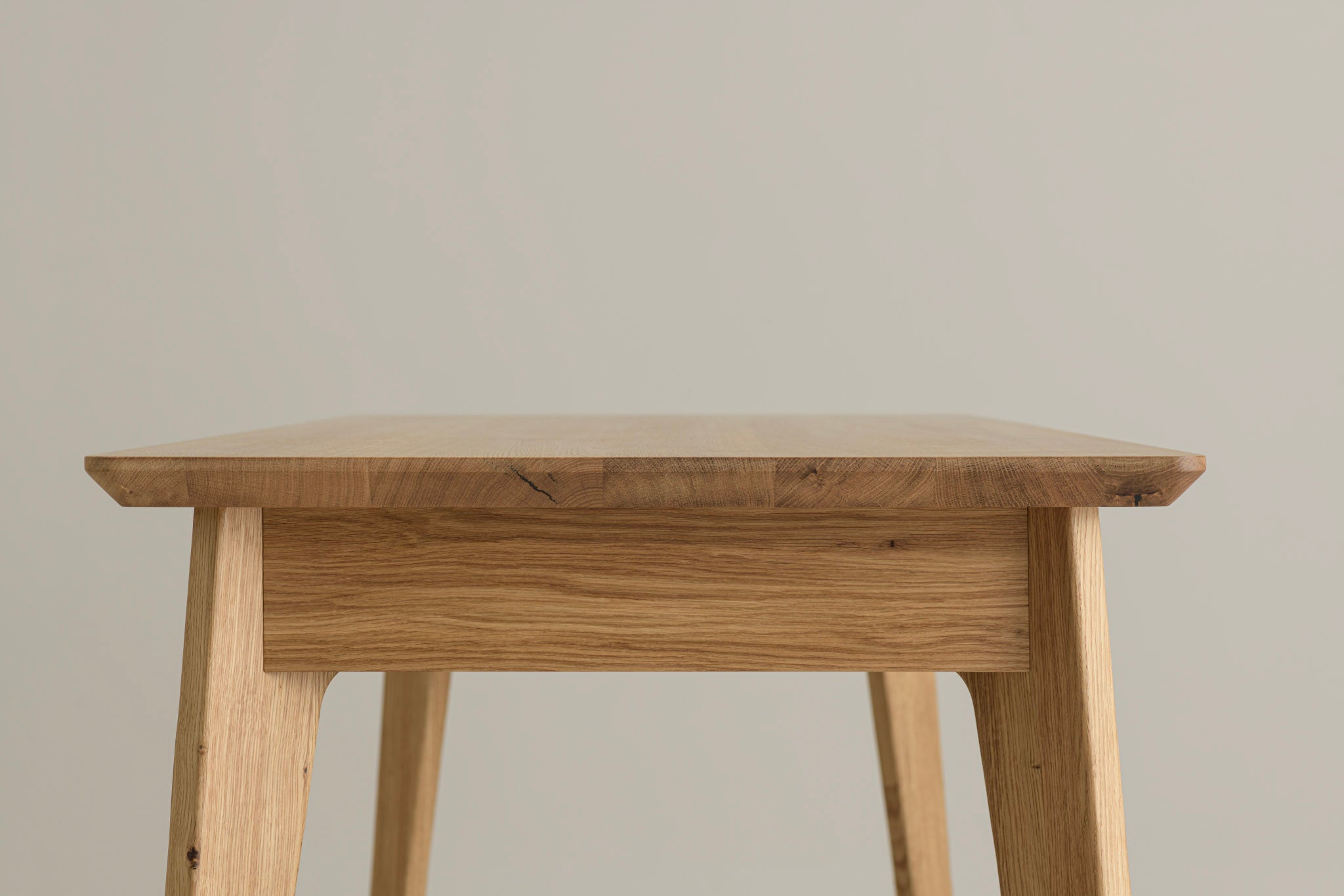 AMBER | Desk image 11
