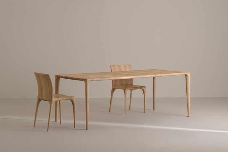LÜNA Dining Table