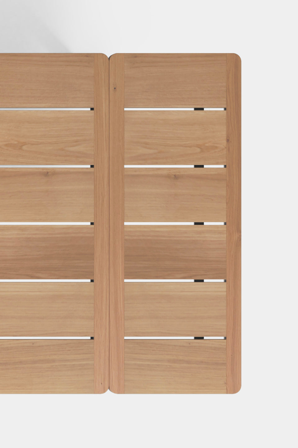 Rallonges coulissantes avec contraste visuel sur les grandes tables.