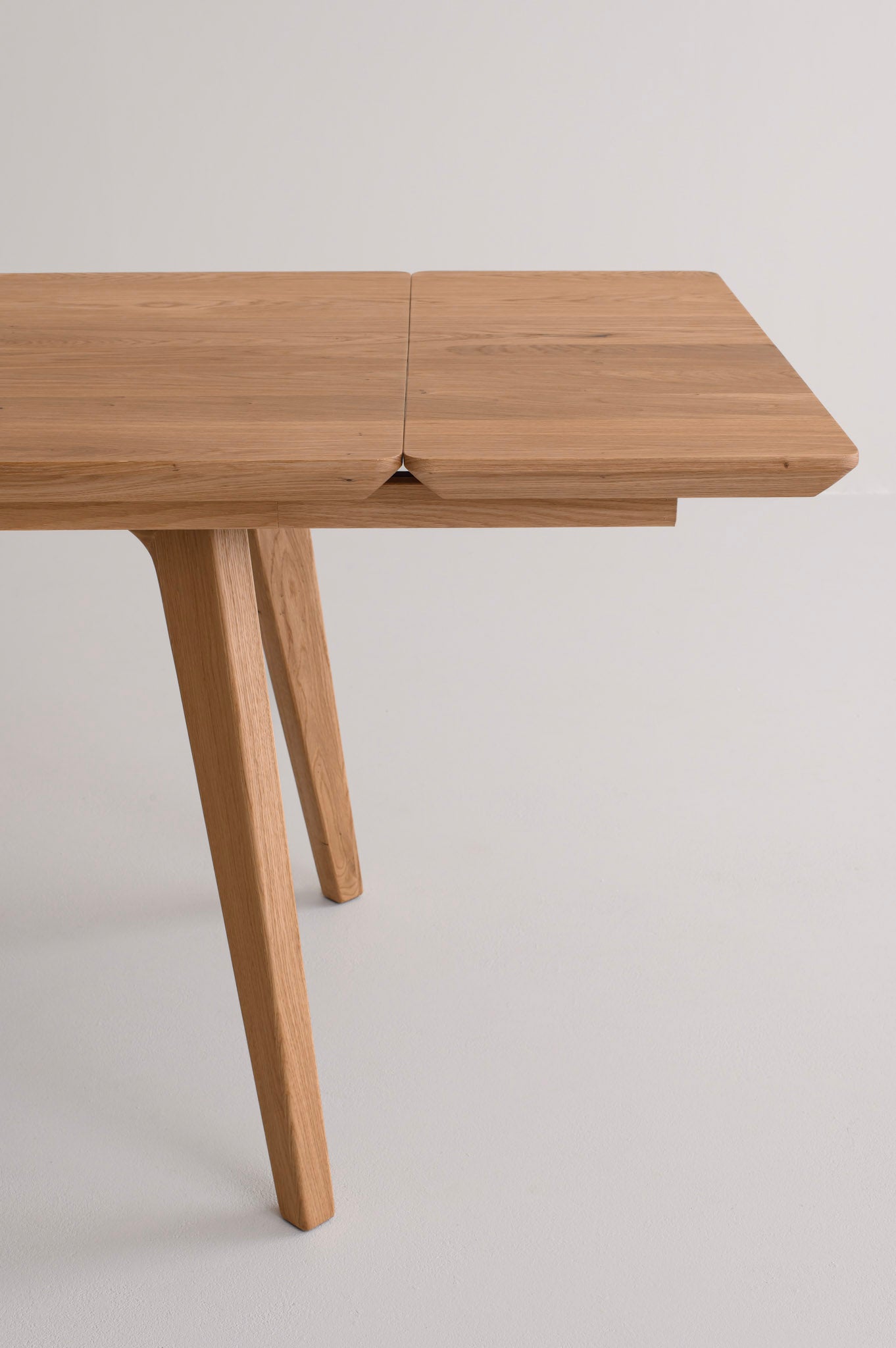 AMBER | Oak Extendable Dining Table