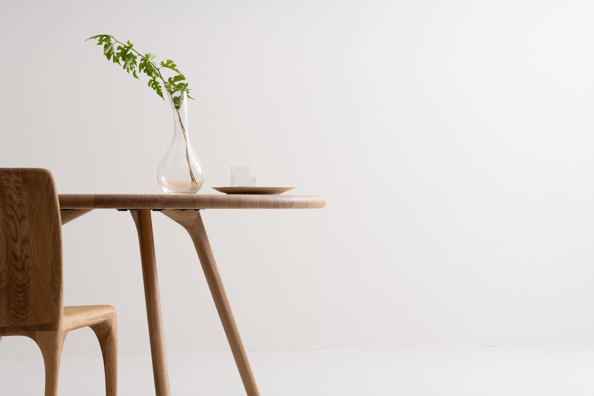 ARLEN Round Dining Tables image 4
