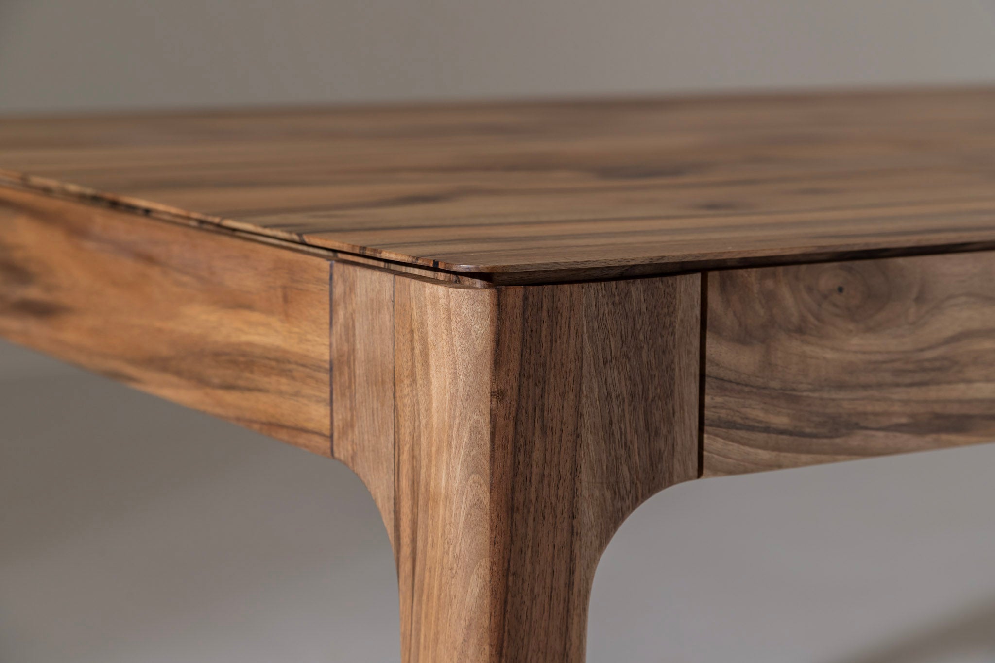 CAROLINA Walnut Dining Table