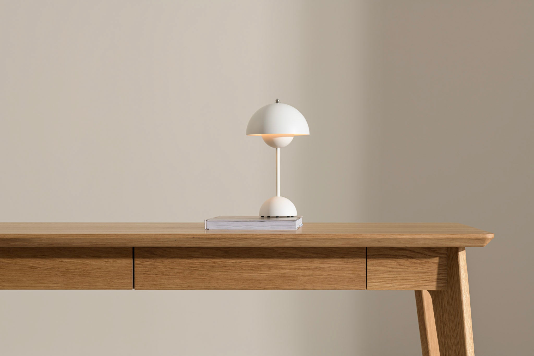 AMBER | Desk image 12