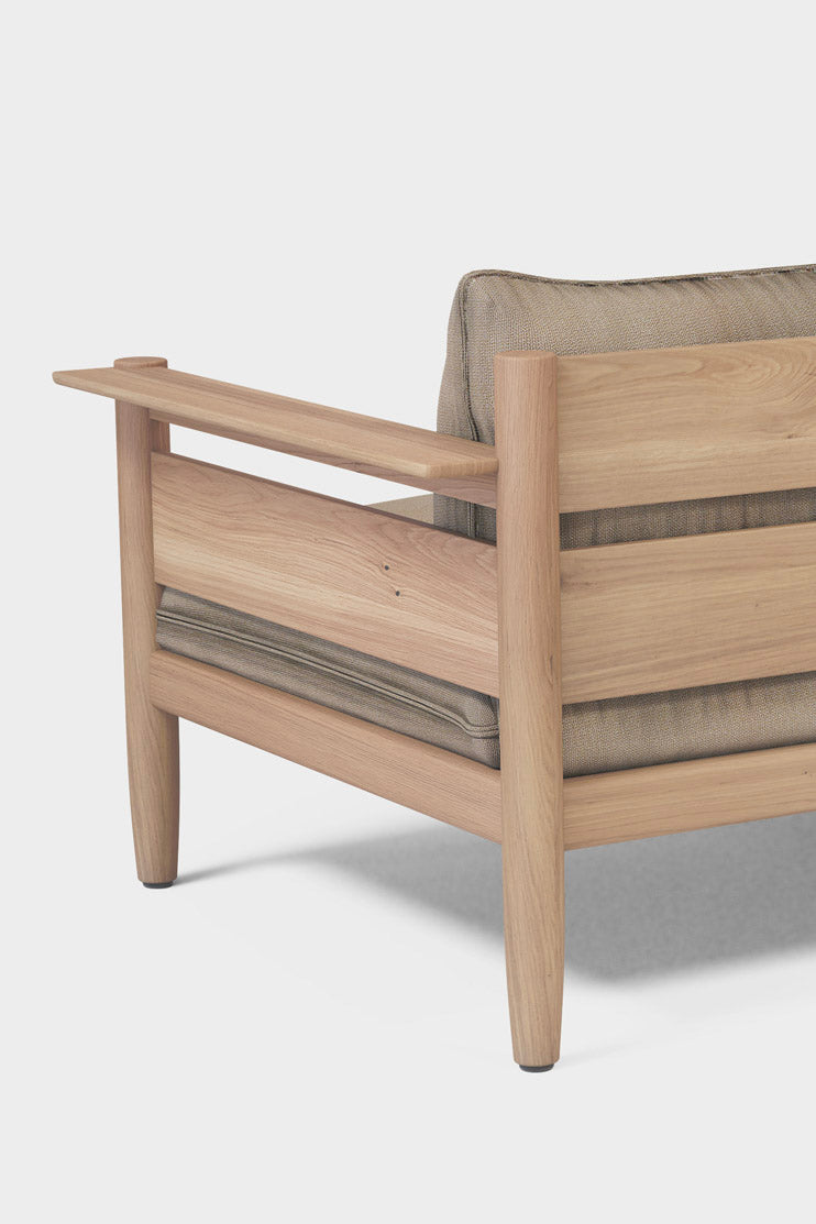 Massief houten frame, geschikt voor buiten en UV-beschermd.