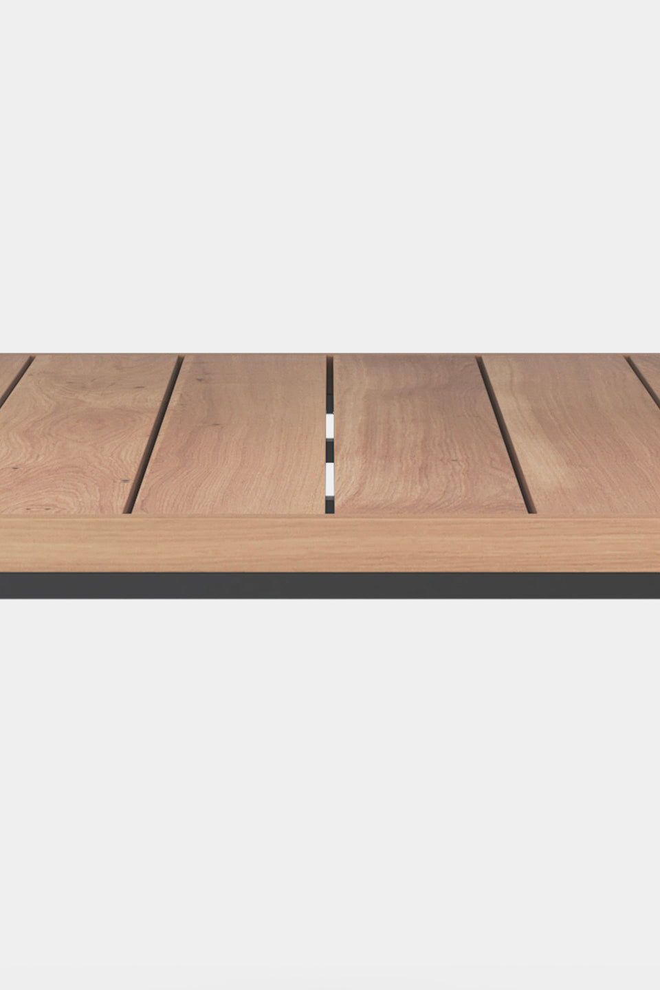 Protégé contre les intempéries grâce à un traitement anti-UV et anti-humidité.