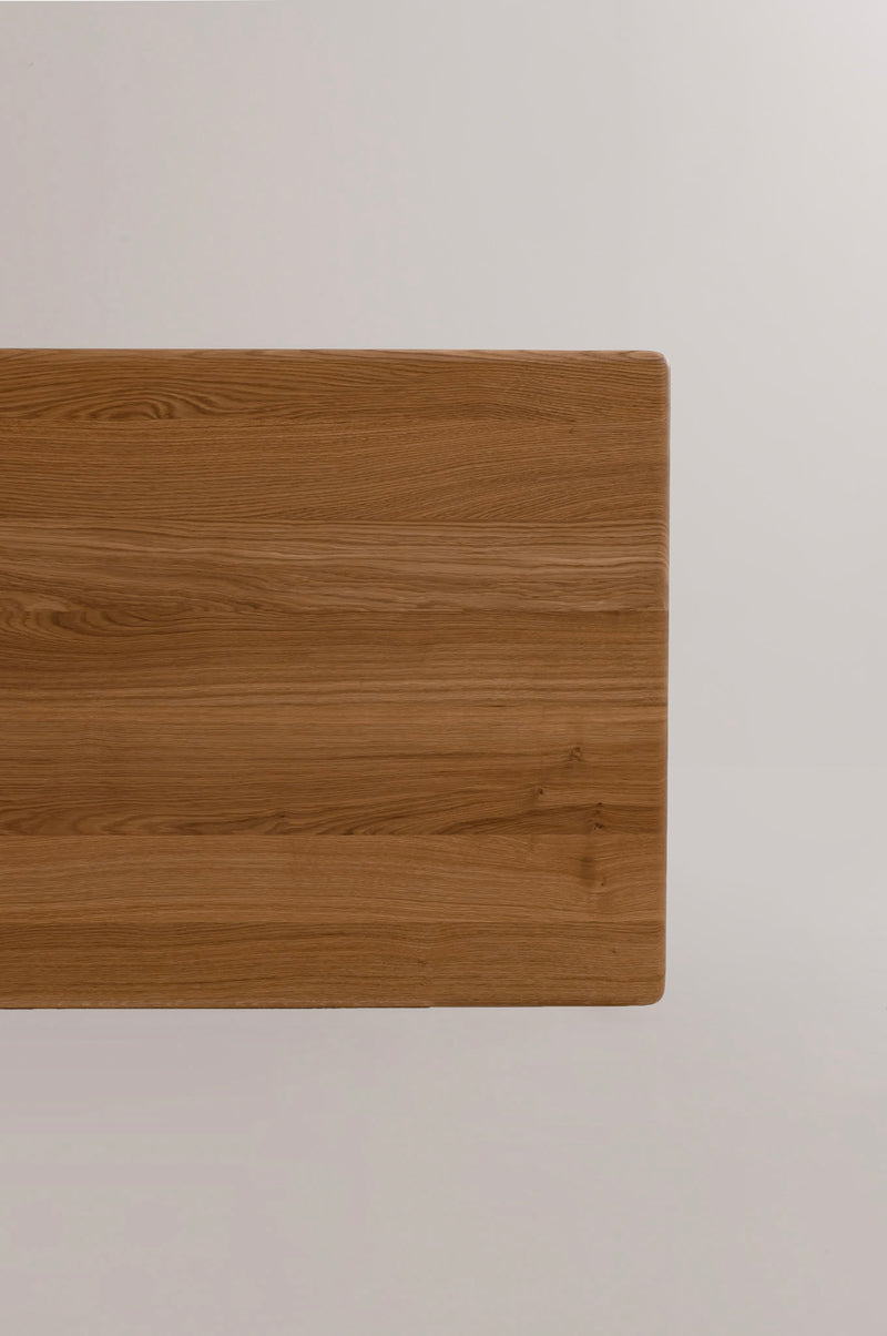 LÜNA Dining Table