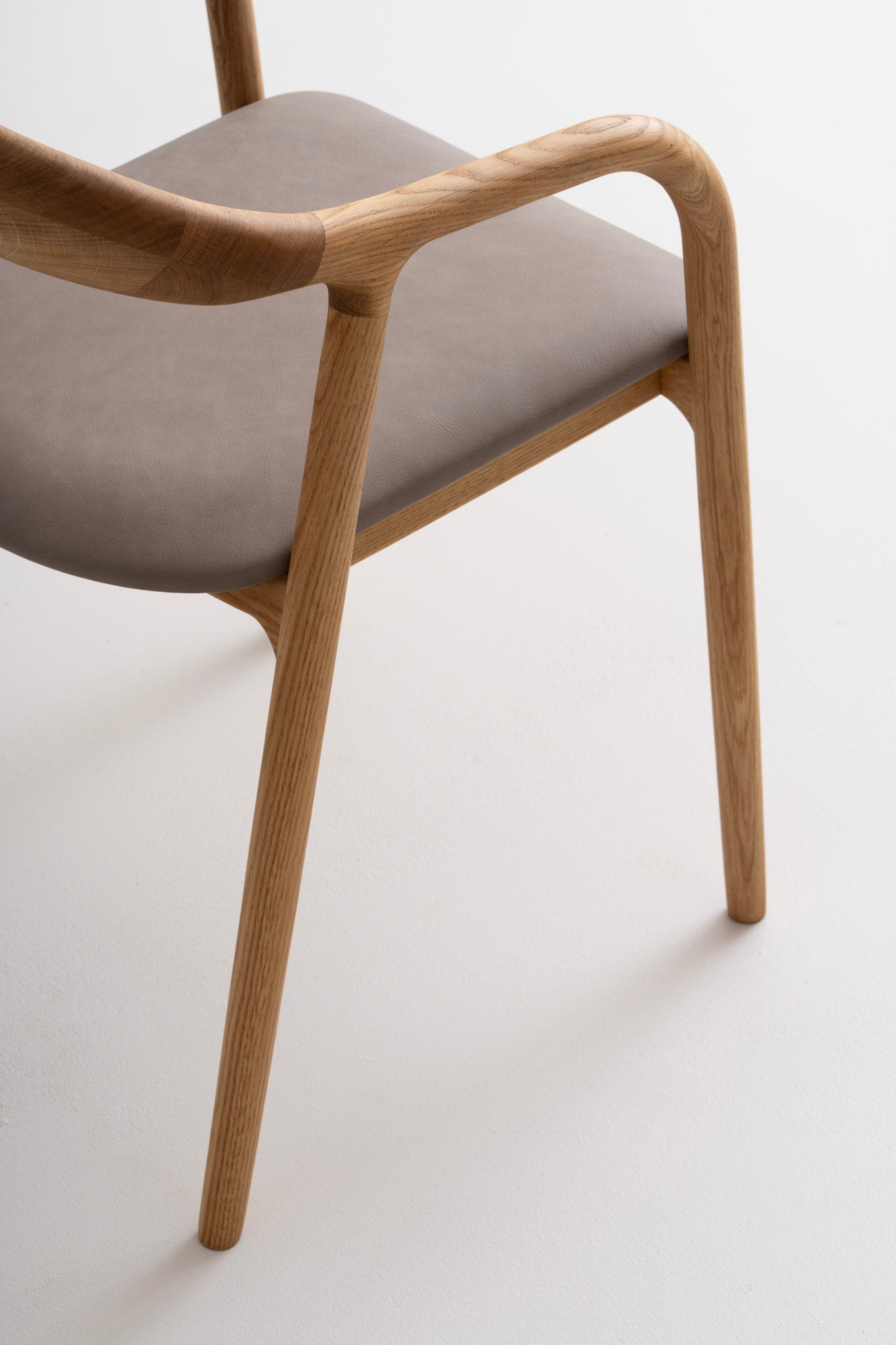 LELA S | Chair