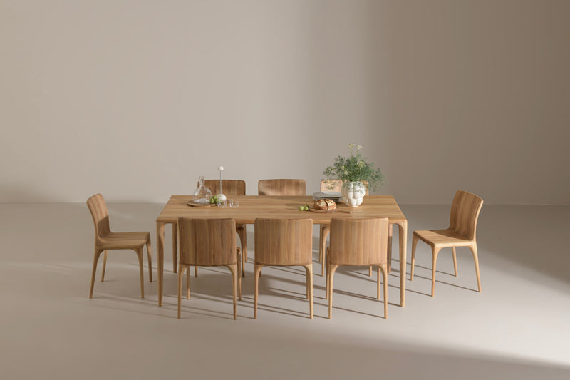 LÜNA Dining Table