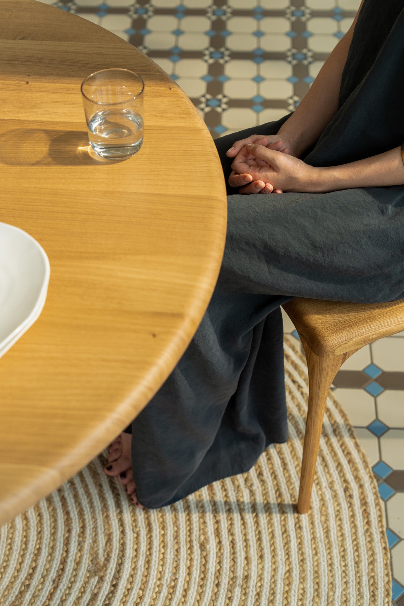 ARLEN Round Dining Tables image 10