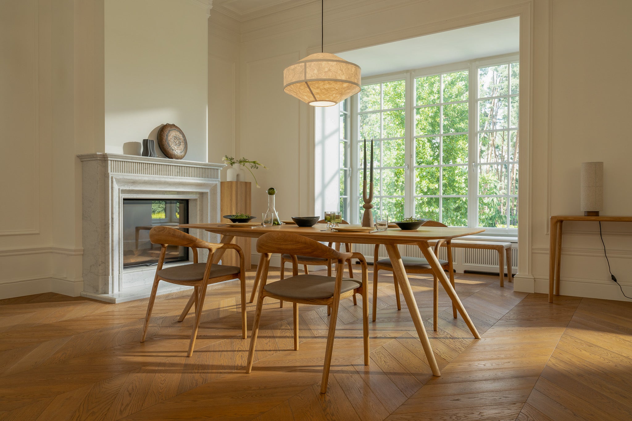 TAVI Dining Table image 13
