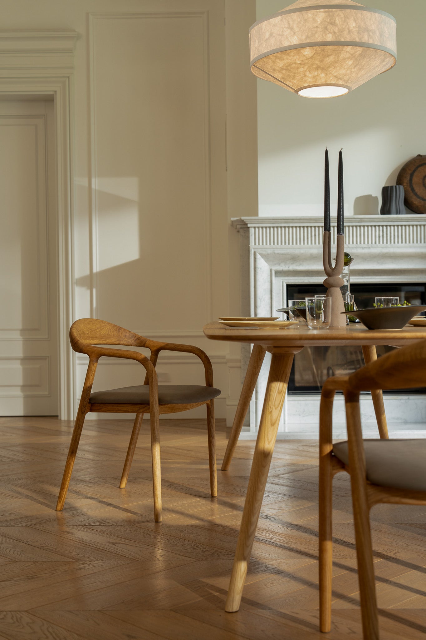 TAVI Dining Table image 9