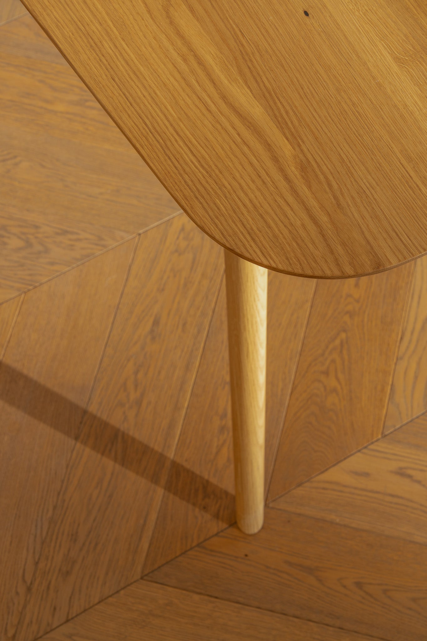 TAVI Dining Table image 15