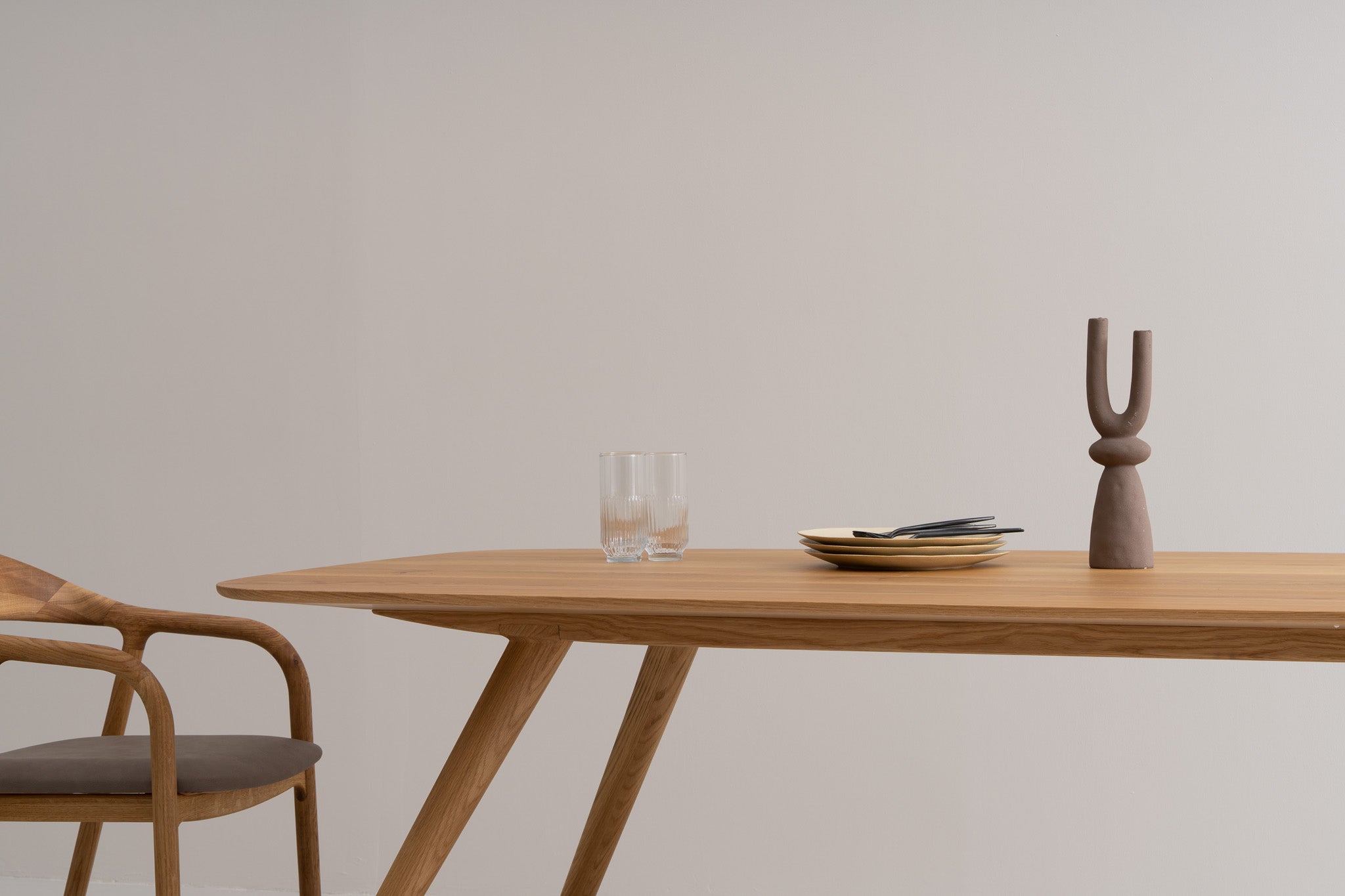 TAVI Dining Table image 8