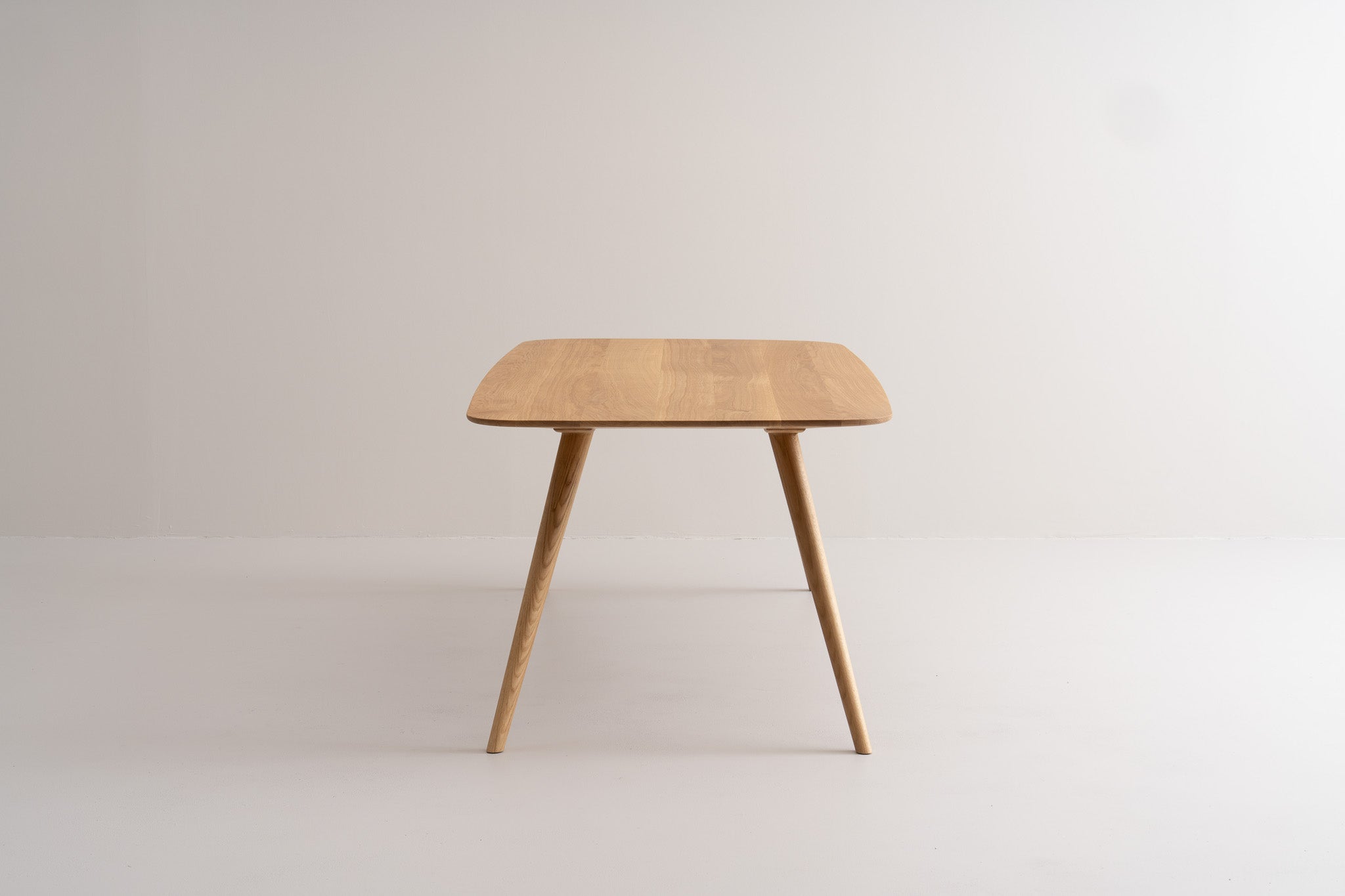 TAVI Dining Table image 7