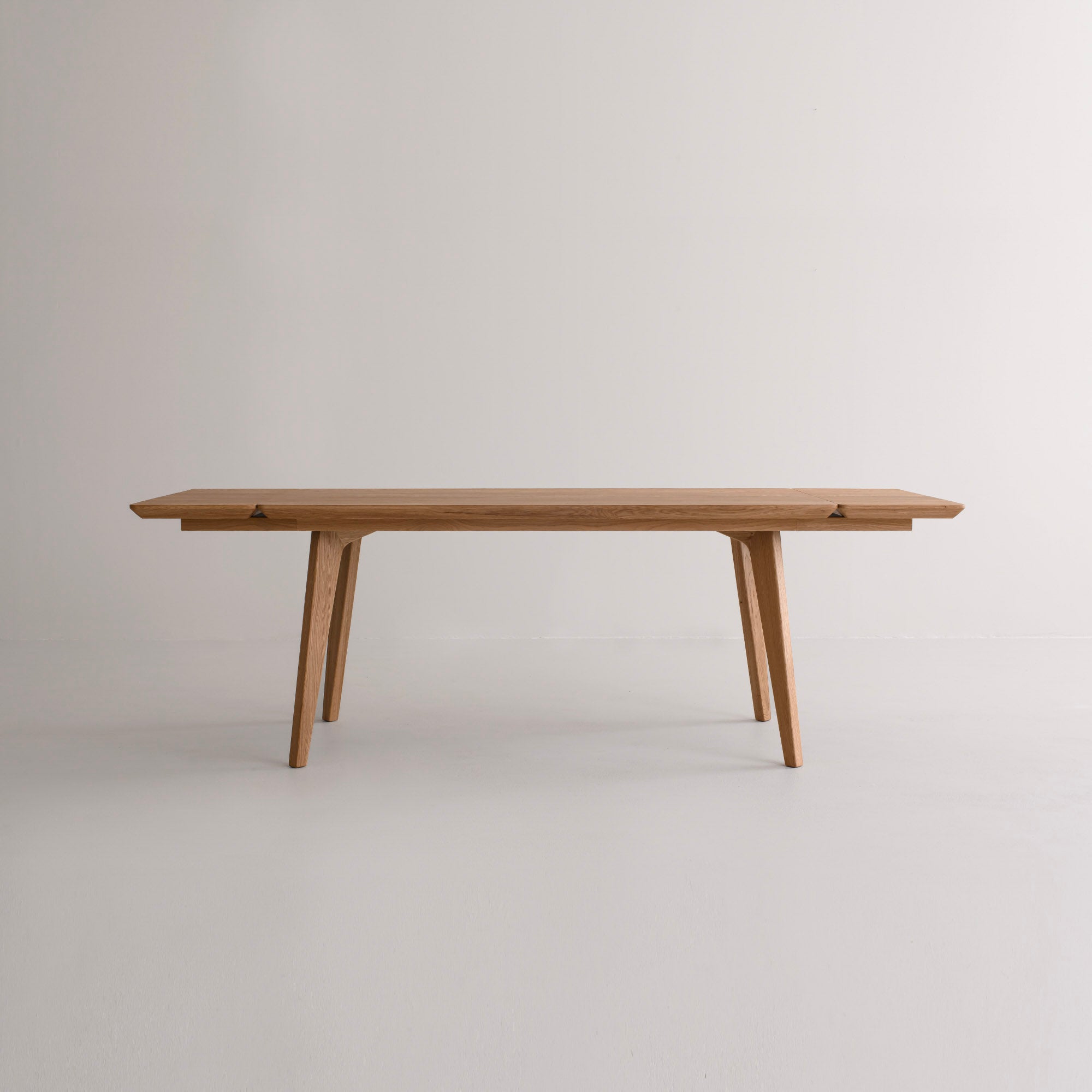 AMBER Uitschuifbare eettafel van eikenhout